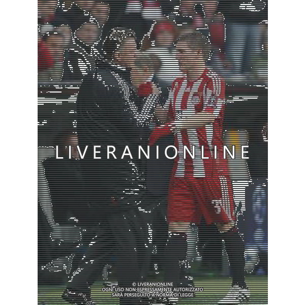 FC Bayern Monaco - Cluj 3 : 2, 19.10.2010 Uefa Champions League 2010/2011 nella foto Bastian Schweinsteiger con Luis van Gaal ©copyright by firo sportphoto/AGENZIA ALDO LIVERANI SAS - ITALY ONLY - EDITORIAL USE ONLY -
