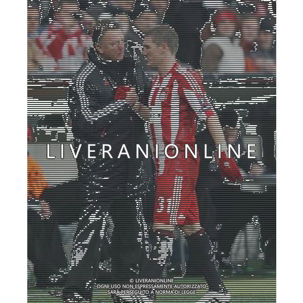 FC Bayern Monaco - Cluj 3 : 2, 19.10.2010 Uefa Champions League 2010/2011 nella foto Bastian Schweinsteiger con Luis van Gaal ©copyright by firo sportphoto/AGENZIA ALDO LIVERANI SAS - ITALY ONLY - EDITORIAL USE ONLY -
