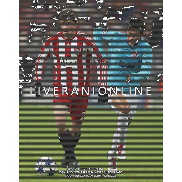 FC Bayern Monaco - Cluj 3 : 2, 19.10.2010 Uefa Champions League 2010/2011 nella foto Thomas Mueller e Rafael Bastos ©copyright by firo sportphoto/AGENZIA ALDO LIVERANI SAS - ITALY ONLY - EDITORIAL USE ONLY -