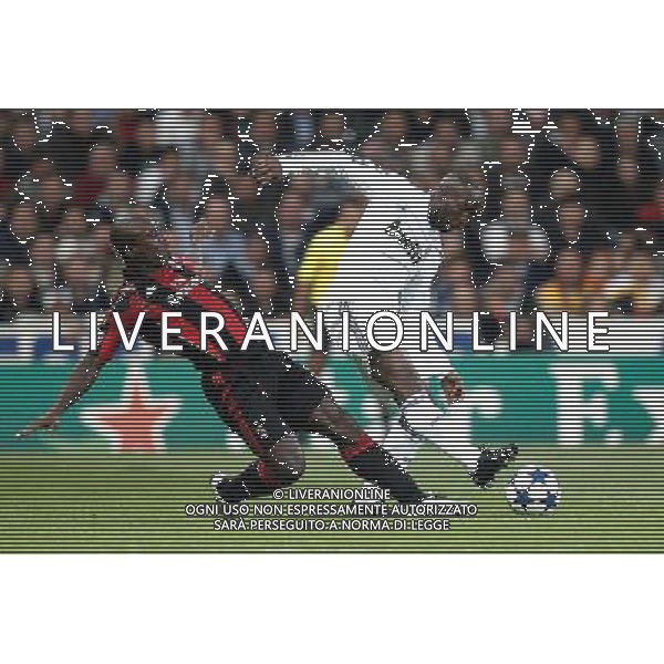 REAL MADRID-MILAN CHAMPIONS LEAGUE 19/10/2010 NELLA FOTO Lassana Diarra -Clarence Seedorf Photo: Cesar Cebolla / ALFAQUI/ALDO LIVERANI ONLY ITALY