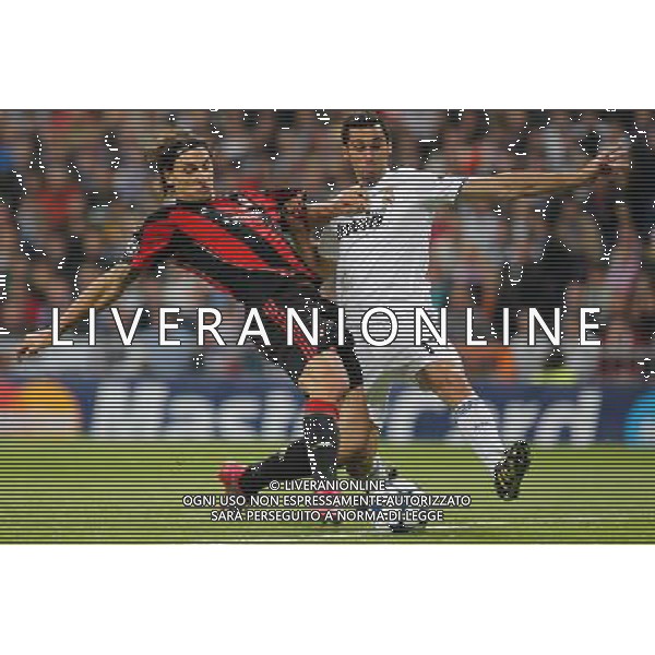 REAL MADRID-MILAN CHAMPIONS LEAGUE 19/10/2010 NELLA FOTO Alvaro Arbeloa-Zlatan Ibrahimovic Photo: Cesar Cebolla / ALFAQUI/ALDO LIVERANI ONLY ITALY