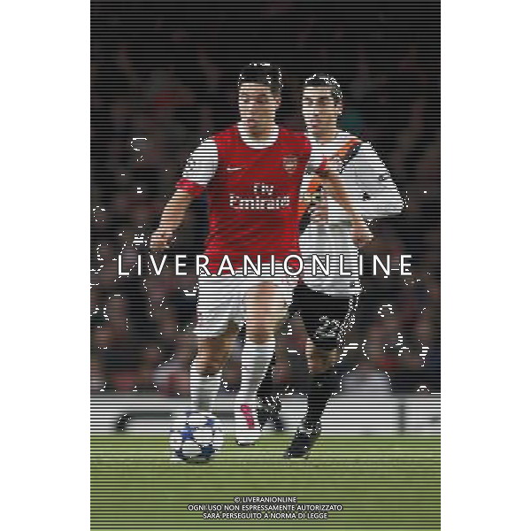 (101020) -- LONDON, Oct. 20, 2010 (Xinhua) -- Arsenal\'s Samir Nasri (L) breaks through during a group H match against Shakhtar Donetsk at the 2010-2011 UEFA Champions League at the Emirates Stadium in London, England, Oct. 19, 2010. Arsenal won 5-1. (Xinhua/Tang Shi)(dx) ©photoshot/Agenzia Aldo Liverani Sas - ITALY ONLY - Arsenal - Shakhtar Donetsk UEFA Champions League 2010-2011 gruppo H stadio Emirates di Londra, Inghilterra, 19 Ottobre 2010. L\'Arsenal ha vinto 5-1. 
