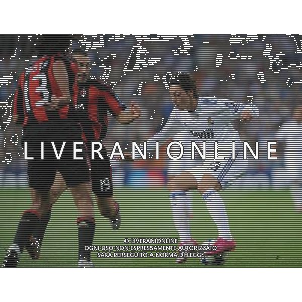 (101020) -- MADRID, Oct. 20, 2010 (Xinhua) -- Ozil (R) of Real Madrid controls the ball during the 2010/2011 UEFA Champions League Group G soccer match against AC Milan at Santiago Bernabeu stadium in Madrid, capital of Spain, Oct.19, 2010. Real Madrid won 2-0. (Xinhua/Chen Haitong) (xm) ©photoshot/Agenzia Aldo Liverani Sas - ITALY ONLY: Real Madrid - Milan UEFA Champions League 2010/2011 Gruppo G stadio Santiago Bernabeu a Madrid , capitale della Spagna, 19/10/2010. Real Madrid ha vinto 2-0.