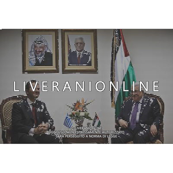 (101018) -- RAMALLAH, 18 OTTOBRE 2010 - Il presidente palestinese Mahmoud Abbas (R) incontra il Ministro degli Esteri greco Dimitris Droutsas durante il loro incontro nella cittˆ cisgiordana di Ramallah, il 18 ottobre, 2010. Fadi Arouri) (ZW) Photoshot-AG ALDO LIVERANI ONLY ITALY 