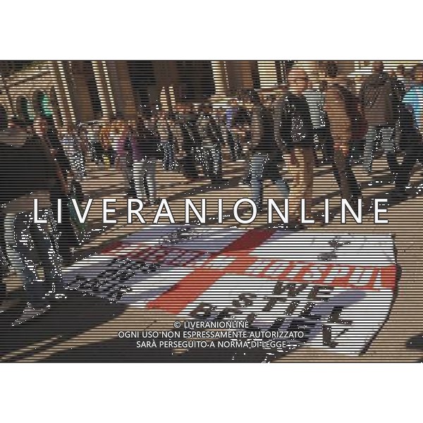 MILANO 20/10/20210 TIFOSI DEL TOTTENHAM IN PIAZZA DUOMO FOTO ROMANO/AG ALDO LIVERANI