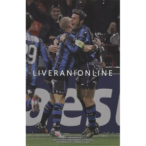 Inter - Tottenham Champions League 20/10/2010 nella foto esultanza dopo il gol di javier zanetti con sneijder ©luzzani/Agenzia Aldo Liverani Sas