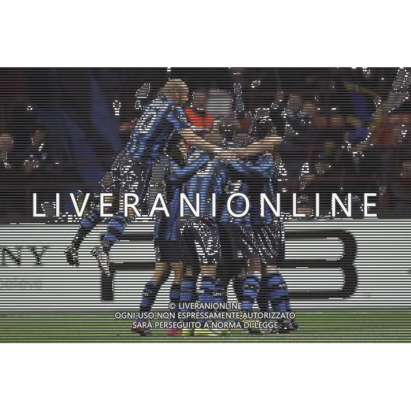 Inter - Tottenham Champions League 20/10/2010 nella foto abbracci esultanza dopo il gol di dejan stankovic ©luzzani/Agenzia Aldo Liverani Sas