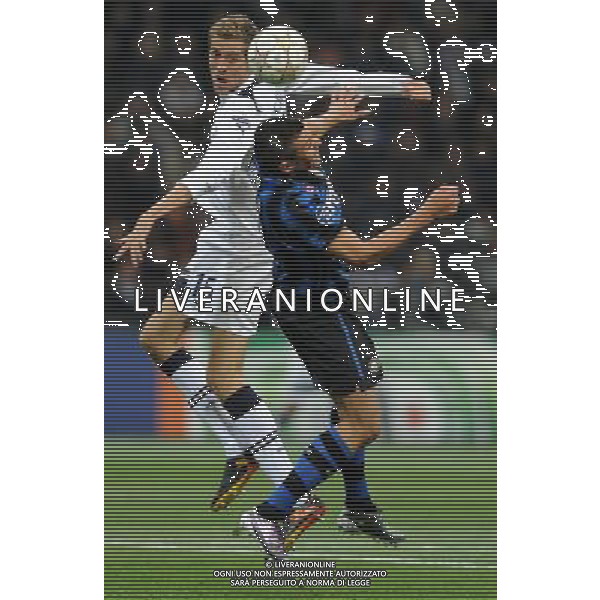 UEFA Champions League 2010/2011 Gruppo A Milano - 20.10.2010 Inter-Tottenham Hotspur Nella Foto:crouch e lucio /Ph.Vitez-Ag. Aldo Liverani