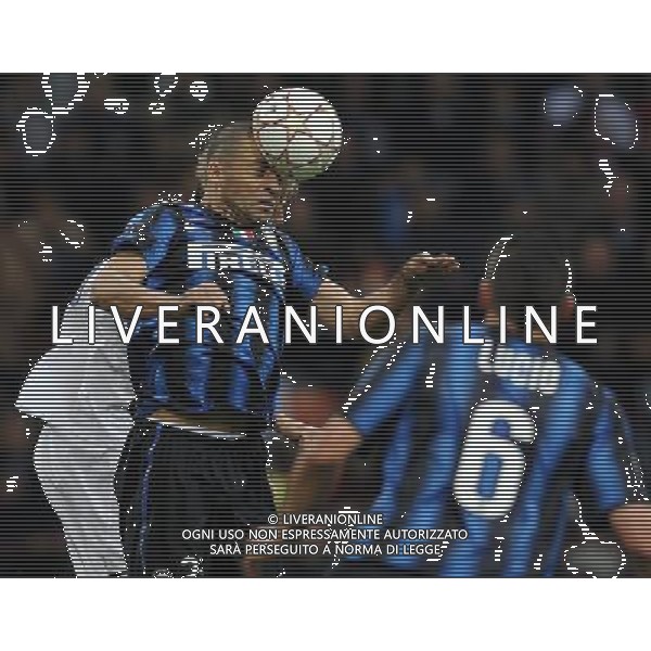 UEFA Champions League 2010/2011 Gruppo A Milano - 20.10.2010 Inter-Tottenham Hotspur Nella Foto:samuel anticipa crouch /Ph.Vitez-Ag. Aldo Liverani