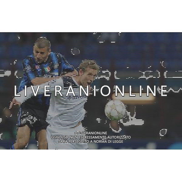 UEFA Champions League 2010/2011 Gruppo A Milano - 20.10.2010 Inter-Tottenham Hotspur Nella Foto:Peter CROUCH-Walter SAMUEL /Ph.Vitez-Ag. Aldo Liverani