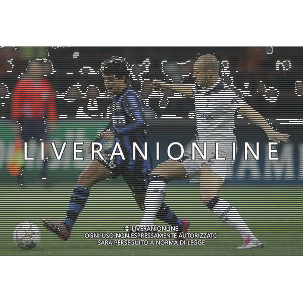 Milano 20-10-2010 Champions League 2010/11 inter-tottenham 4:3 nella foto coutinho e alan hutton ph marco luzzani/ag aldo liverani s.a.s.