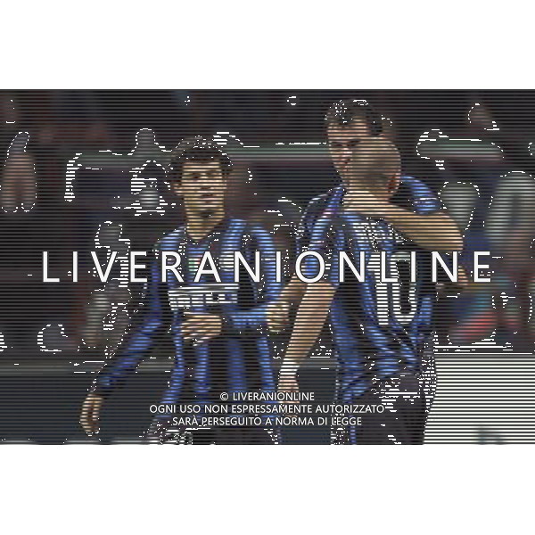 Milano 20-10-2010 Champions League 2010/11 inter-tottenham 4:3 nella foto l\'esultanza di dejan stankovic dopo il gol con wesley sneijder ph marco luzzani/ag aldo liverani s.a.s.