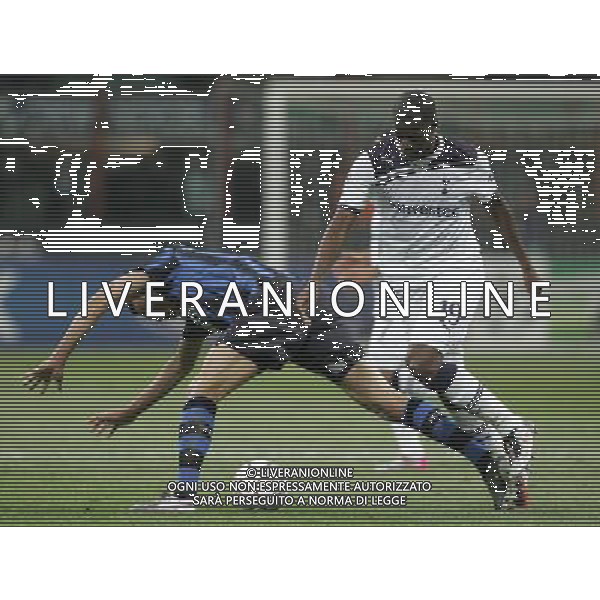 Milano 20-10-2010 Champions League 2010/11 inter-tottenham 4:3 nella foto sebastien bassong e lucio ph marco luzzani/ag aldo liverani s.a.s.