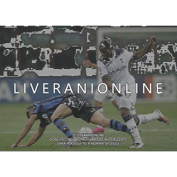 Milano 20-10-2010 Champions League 2010/11 inter-tottenham 4:3 nella foto sebastien bassong e lucio ph marco luzzani/ag aldo liverani s.a.s.