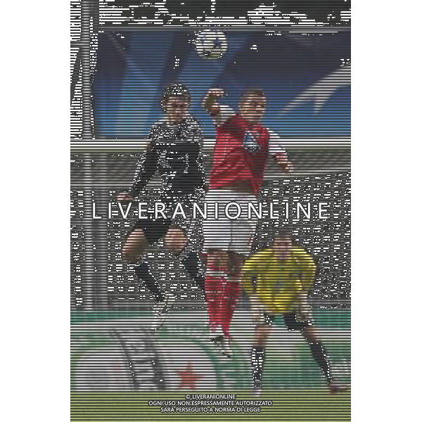 20101018: BRAGA, PORTUGAL - SC Braga vs FK Partizan Belgrade: UEFA Champions League 2010/2011 Group H Round 3. In picture: Savic and Lima. PHOTO: Pedro Benavente/CITYFILES / NEWSPIX.PL - AG. ALDO LIVERANI SAS ITALY ONLY *** Local Caption *** 