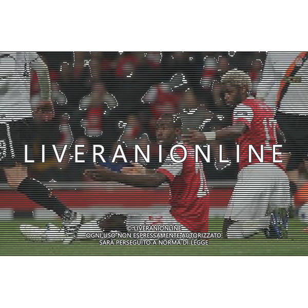 LONDRA CHAMPIONS LEAGUE 2010-2011: partita ARSENAL FC LONDON - SHAKHTAR DONETSK nella foto: JOHAN DJOUROU - ALEX SONG © PIOTR KUCZA/NEWSPIX.PL - AG. ALDO LIVERANI SAS ITALY ONLY 