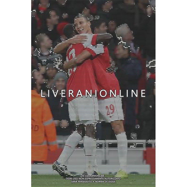 LONDRA CHAMPIONS LEAGUE 2010-2011: partita ARSENAL FC LONDON - SHAKHTAR DONETSK nella foto: EMMANUEL EBOUE - MAROUANE CHAMAKH © PIOTR KUCZA/NEWSPIX.PL - AG. ALDO LIVERANI SAS ITALY ONLY 