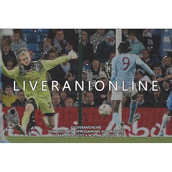 MANCHESTER 21.10.2010 UEFA EUROPA LEAGUE 2010-2011: MANCHESTER CITY FC - LECH POZNAN 3:1 nella foto:JASMIN BURIC - EMMANUEL ADEBAYOR © PIOTR KUCZA / NEWSPIX.PL - AG. ALDO LIVERANI SAS ITALY ONLY *** Local Caption *** 