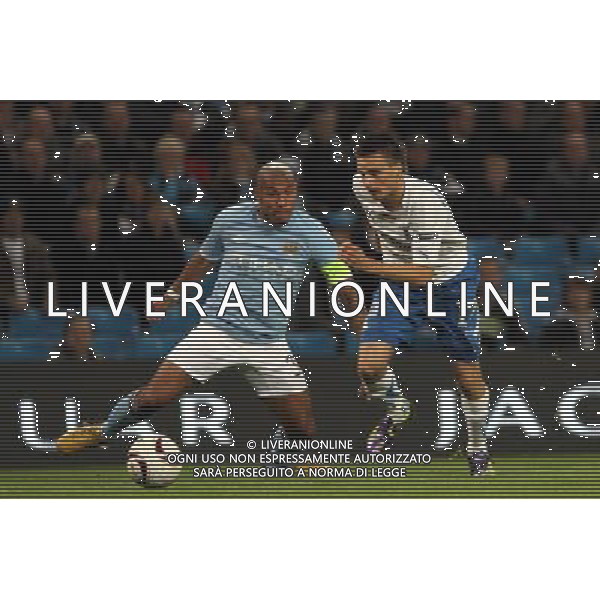 MANCHESTER 21.10.2010 UEFA EUROPA LEAGUE 2010-2011: MANCHESTER CITY FC - LECH POZNAN 3:1 nella foto: JOHN HART (CITY) - SLAWOMI RPESZKO (LECH) © JAKUB PIASECKI / CYFRASPORT / NEWSPIX.PL - AG. ALDO LIVERANI SAS ITALY ONLY 