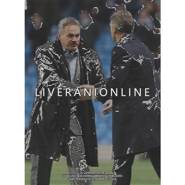 MANCHESTER 21.10.2010 UEFA EUROPA LEAGUE 2010-2011: MANCHESTER CITY FC - LECH POZNAN 3:1 nella foto: JACEK ZIELINSKI ( allenatore Lech) , ROBERTO MANCINI ( allenatore Manchester City) © TOMASZ JASTRZEBOWSKI / FOTO OLIMPIK / NEWSPIX.PL - AG. ALDO LIVERANI SAS ITALY ONLY JACEK ZIELINSKI, ROBERTO MANCINI, FOT. TOMASZ JASTRZEBOWSKI / FOTO OLIMPIK / NEWSPIX.PL --- Newspix.pl *** Local Caption *** 