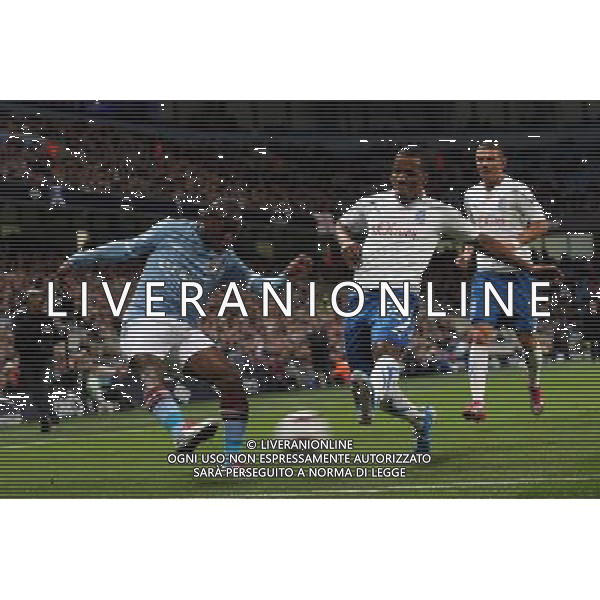 MANCHESTER 21.10.2010 UEFA EUROPA LEAGUE 2010-2011: MANCHESTER CITY FC - LECH POZNAN 3:1 nella foto: SHAUN WRIGHT-PHILLIPS LUIS HENRIQUEZ JAKUB WILK © PIOTR KUCZA / NEWSPIX.PL - AG. ALDO LIVERANI SAS ITALY ONLY *** Local Caption *** 