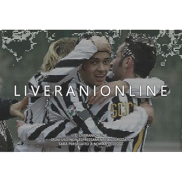 TORNEO VIAREGGIO - 56a COPPA CARNEVALE JUVENTUS-ROMA SEMIFINALE 21/02/2004 nella foto L\'esultanza dei giocatori della juventus dopo la prima rete di RAFFAELE PALLADINO PHOTO © 2004 - FABIO MUZZI/AGENZIA ALDO LIVERANI