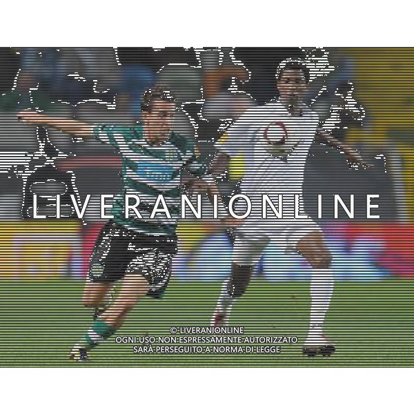 LISBONA (( PORTOGALLO) UEFA Europa League 2010/2011: Sporting Lisbona vs KAA Genk nella foto: Joao Pereira (Sporting) and Ibrahima Conte ( Genk) PHOTO: Alexandre Pona/CITYFILES/NEWSPIX.PL - Ag. Aldo Liverani sas ITALY ONLY 