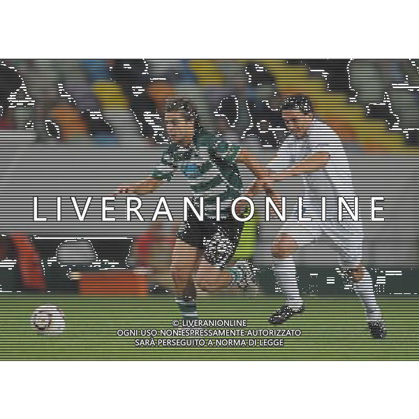 LISBONA (( PORTOGALLO) UEFA Europa League 2010/2011: Sporting Lisbona vs KAA Genk nella foto: Andre Santos (Sporting) and Randall Azofeifa (Gent). PHOTO: Alexandre Pona/CITYFILES/NEWSPIX.PL - Ag. Aldo Liverani sas ITALY ONLY 