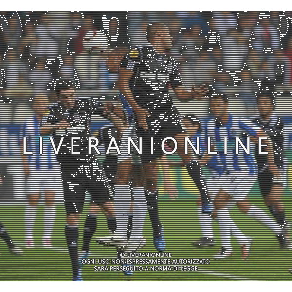 ISTANBUL ( TURCHIA). UEFA EUROPA LEAGUE 2010-2011: Besiktas Istanbul v Porto nella foto: Roberto Hilbert (L) and Marcio Nobre (R) of Besiktas and Fernando Reges (center) of Porto. © SESKIMPHOTO/NEWSPIX.PL - AG. ALDO LIVERANI SAS ITALY ONLY *** Local Caption *** 