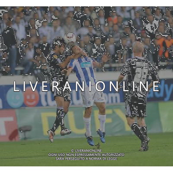 ISTANBUL ( TURCHIA). UEFA EUROPA LEAGUE 2010-2011: Besiktas Istanbul v Porto nella foto: Ibrahim Toraman (L) of Besiktas and Fernando Belluschi (R) of Porto. © SESKIMPHOTO/NEWSPIX.PL - AG. ALDO LIVERANI SAS ITALY ONLY 