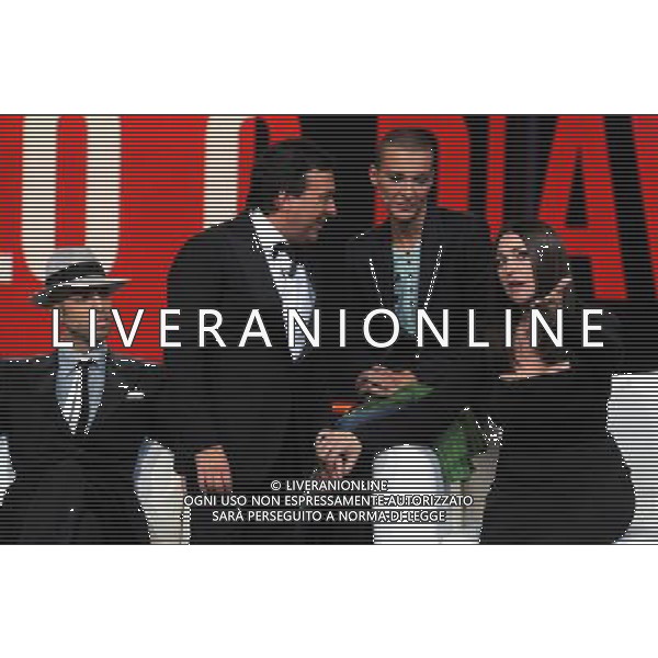 COLOGNO M.SE (MI) 27/10/2010 STUDI TELEVISIVI DI MEDIASET VIALE EUROPA TRASMISSIONE TELEVISIVA: -CHIAMBRETTI NIGHT- NELLA FOTO MONICA BELLUCCI, PIERO CHIAMBRETTI, ROSALINDA CELENTANO E JONATHAN KASHANIAN FOTO ROMANO/AG ALDO LIVERANI