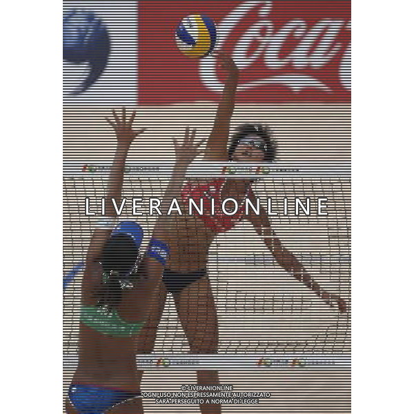 (101028) -- SANYA, Oct. 28, 2010 -- China\'s Huang Ying (R) spikes the ball in a match against Japan during the 2010 Swatch FIVB Beach Volleyball World Tour in Sanya, south China\'s Hainan Province, Oct. 28, 2010. China won the match 2-0. Hou Jiansen) ©PHOTOSHOT/Agenzia Aldo Liverani Sas - ITALY ONLY - 2010 Swatch FIVB Beach Volley World Tour a Sanya, nel sud della Cina 28 ottobre 2010