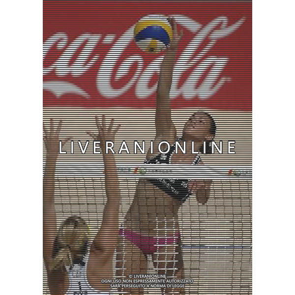 (101028) -- SANYA, Oct. 28, 2010 -- Ukraine\'s Viktoriia Smetaniuk spikes the ball in a match against the Czech Republic during the 2010 Swatch FIVB Beach Volleyball World Tour in Sanya, south China\'s Hainan Province, Oct. 28, 2010. Czech Republic won the match 2-1. Hou Jiansen) ©PHOTOSHOT/Agenzia Aldo Liverani Sas - ITALY ONLY - 2010 Swatch FIVB Beach Volley World Tour a Sanya, nel sud della Cina 28 ottobre 2010