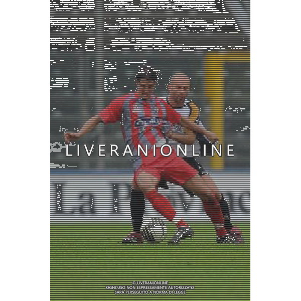 Campionato Lega Pro 1° Divisione Cremona 17-10-2010 Cremonese - Spezia nella foto: Filippo Sambugaro (Cremonese) marcato da Alberto Comazzi (Spezia) foto Garavaglia - ag. Aldo Liverani sas