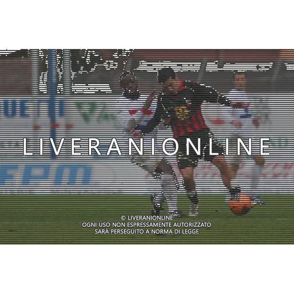 31/10/2010- SPO- Calcio LegaPro1 - Lumezzane - Sorrento NELLA FOTO Erpen contrastato da Dadson ©AGENZIA ALDO LIVERANI SAS
