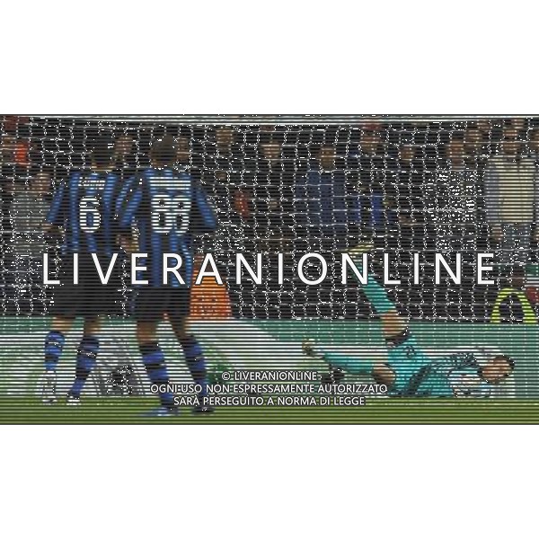 UEFA Champions League 2010/2011 Gruppo A Londra - 02.11.2010 Tottenham Hotspur-Inter Nella Foto:parata castellazzi luca /Ph.Vitez-Ag. Aldo Liverani