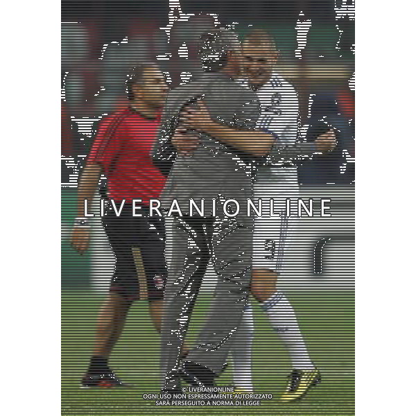 MILAN - REAL MADRID CHAMPIONS LEAGUE 03/11/2010 nella foto jose\' mourinho e benzema a fine gara ©luzzani/Agenzia Aldo Liverani Sas