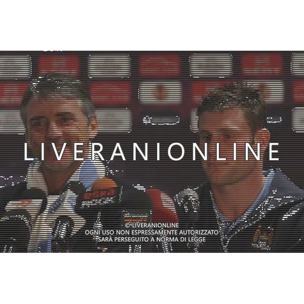 POZNAN ( POLONIA) - UEFA EUROPA LEAGUE 2010-2011: CONFERENZA STAMPA SQUADRA CALCIO MANCHESTER CITY nella foto: ROBERTO MANCINI ( allenatore Manchester City) - JAMES MILNER © KATARZYNA PLEWCZYNSKA/CYFRASPORT/NEWSPIX.PL - AG. ALDO LIVERANI SAS ITALY ONLY 