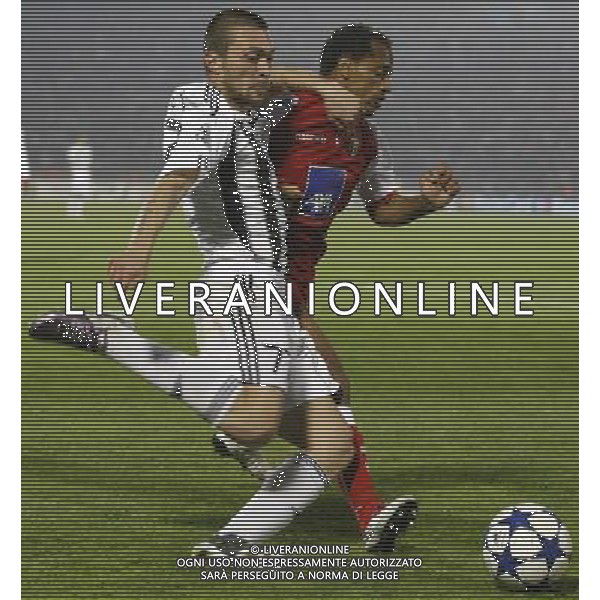 FC Partizan player Ivica Ilijev, left in action against FC Braga player Leandro Salino, right, during their Group H UEFA Champions League match in Belgrade, Serbia, Wednesday, Nov. 3, 2010. © Srdjan Stevanovic/Starsportphoto.com - Newspix.pl - Ag. Aldo ITALY ONLY BELGRADO ( SERBIA) UEFA CHAMPIONS LEAGUE 2010-2011- partita FC PARTIZAN vs BRAGA *** Local Caption *** 