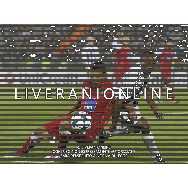 FC Partizan player Ivica Ilijev, right in action against FC Braga player Vandinho, left, during their Group H UEFA Champions League match in Belgrade, Serbia, Wednesday, Nov. 3, 2010. © Srdjan Stevanovic/Starsportphoto.com - Newspix. pl - Ag. Aldo Liverani sas ITALY ONLY BELGRADO ( SERBIA) UEFA CHAMPIONS LEAGUE 2010-2011- partita FC PARTIZAN vs BRAGA 