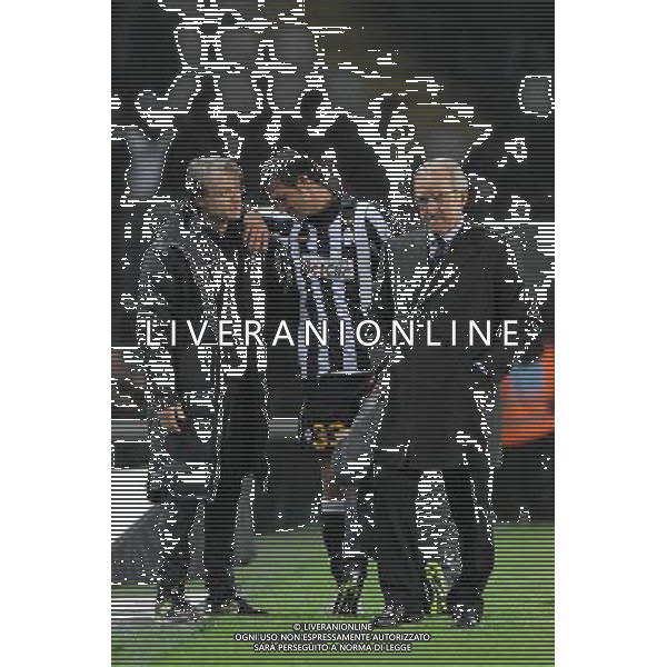Juventus - Salisburgo Europa League 04-11-2010 Nella foto: luigi del neri con nicola Legrottaglie sconsolato per l\'infortunio © Falzone/AGENZIA ALDO LIVERANI SAS