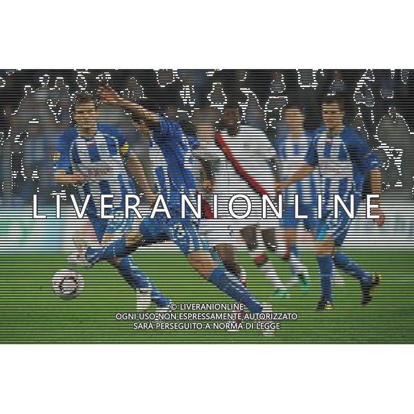 04.11.2010 POZNAN POZNAN ( POLONIA) UEFA EUROPA LEAGUE 2010-2011: partita LECH POZNAN vs MANCHESTER CITY nella foto: MARCIN KIKUT - SHAUN WRIGHT PHILLIPS © PIOTR MATUSEWICZ / PRESSFOCUS NEWSPIX.PL - AG. ALDO LIVERANI SAS ITALY ONLY 