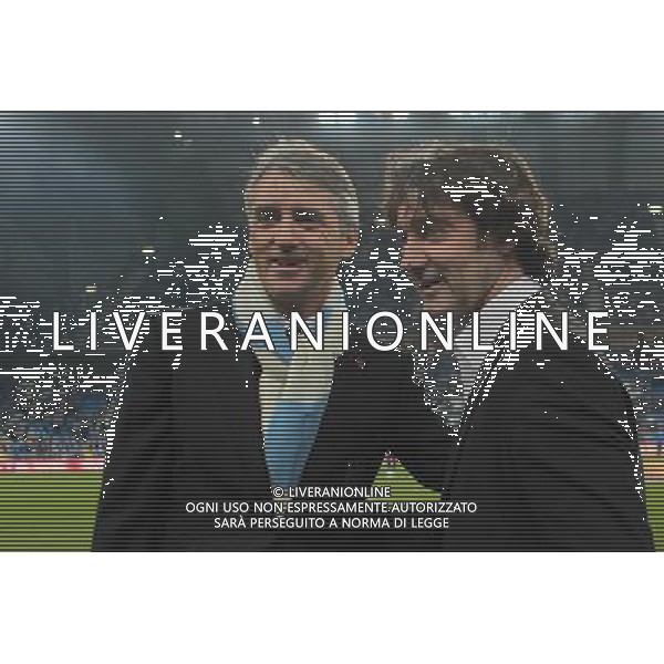 04.11.2010 POZNAN POZNAN ( POLONIA) UEFA EUROPA LEAGUE 2010-2011: partita LECH POZNAN vs MANCHESTER CITY nella foto: JOSE MARIA BAKERO ( allenatore Lech Poznan) - ROBERTO MANCINI ( allenatore Manchester City) © LUKASZ GROCHALA/CYFRASPORT/ NEWSPIX.PL - AG. ALDO LIVERANI SAS ITALY ONLY 