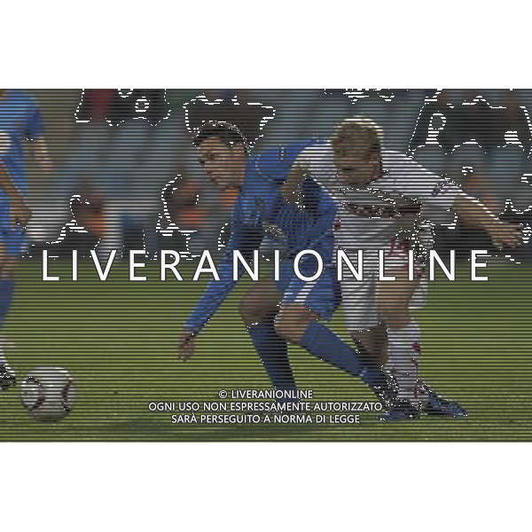 Getafe\'s Adrian Colunga (l) and Stuttgart\'s Patrick Funk during UEFA Europa League match.November 04,2010. (ALTERPHOTOS/Acero) - ALFAQUI - AG. ALDO LIVERANI SAS ITALY ONLY MADRID - UEFA EUROPA LEAGUE 2010-2011 partita: GETAFE vs STOCCARDA