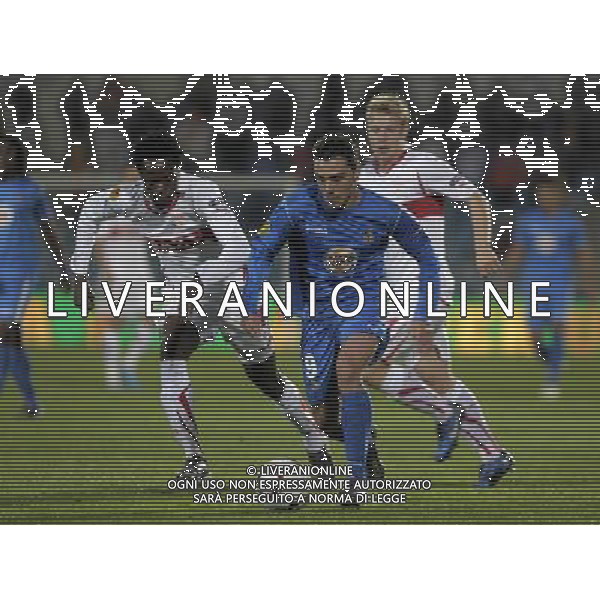 Getafe\'s Adrian Colunga (r) and Stuttgart\'s Mamadou Bah during UEFA Europa League match.November 04,2010. (ALTERPHOTOS/Acero) - ALFAQUI - AG. ALDO LIVERANI SAS ITALY ONLY MADRID - UEFA EUROPA LEAGUE 2010-2011 partita: GETAFE vs STOCCARDA