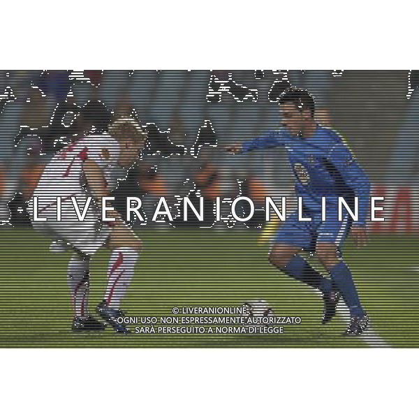 Getafe\'s Adrian Colunga (r) and Stuttgart\'s Patrick Funk during UEFA Europa League match.November 04,2010. (ALTERPHOTOS/Acero) - ALFAQUI - AG. ALDO LIVERANI SAS ITALY ONLY MADRID - UEFA EUROPA LEAGUE 2010-2011 partita: GETAFE vs STOCCARDA