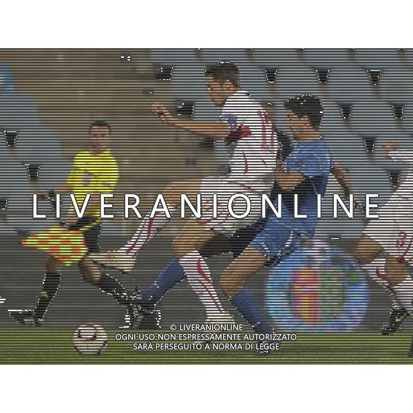 Getafe\'s Angel Javier Arizmendi (r) and Stuttgart\'s Matthieu Delpierre during UEFA Europa League match.November 04,2010. (ALTERPHOTOS/Acero) - ALFAQUI - AG. ALDO LIVERANI SAS ITALY ONLY MADRID - UEFA EUROPA LEAGUE 2010-2011 partita: GETAFE vs STOCCARDA