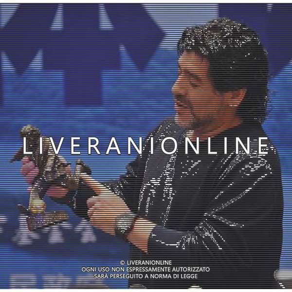 GUANGDONG - IL CAMPIONE ARGENTINO DIEGO ARMANDO MARADONA IN CINA A SCOPO BENEFICO PER RACCOGLIERE FONDI PER UN PROGETTO DELLA CROCE ROSSA CINESE PER AIUTARE LA POPOLAZIONE POVERA CHE MALATA DI CANCRO © Wu Jun/ColorChinaPhoto - Ag. Aldo Liverani sas ITALY ONLY