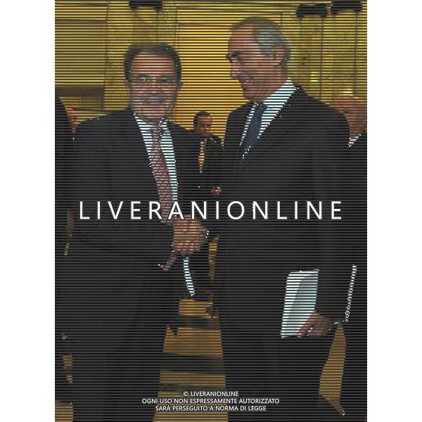MILANO 10/11/2010 FONDAZIONE EDISON, FORO BONAPARTE, 31 -LA FONDAZIONE EDISON. DIECI ANNI PER L\' ECONOMIA ITALIANA- NELLA FOTO UMBERTO QUADRINO E ROMANO PRODI FOTO ROMANO/AG ALDO LIVERANI