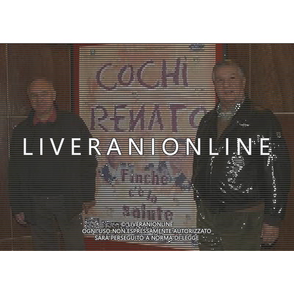 MILANO 11-11-2010 TEATRO NUOVO CONFERENZA STAMPA DI PRESENTAZIONE DEL NUOVO SPETTACOLO DI COCHI PONZONI E RENATO POZZETTO \'FINCHE\' C\'E\' LA SALUTE\' NELLA FOTO COCHI PONZONI E RENATO POZZETTO PH.FIOCHI/AG ALDO LIVERANI SAS